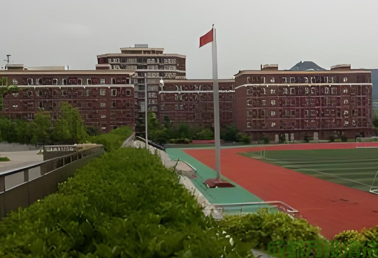 2025年9月01日巴中某高校食堂油烟机和烟道清洗案例